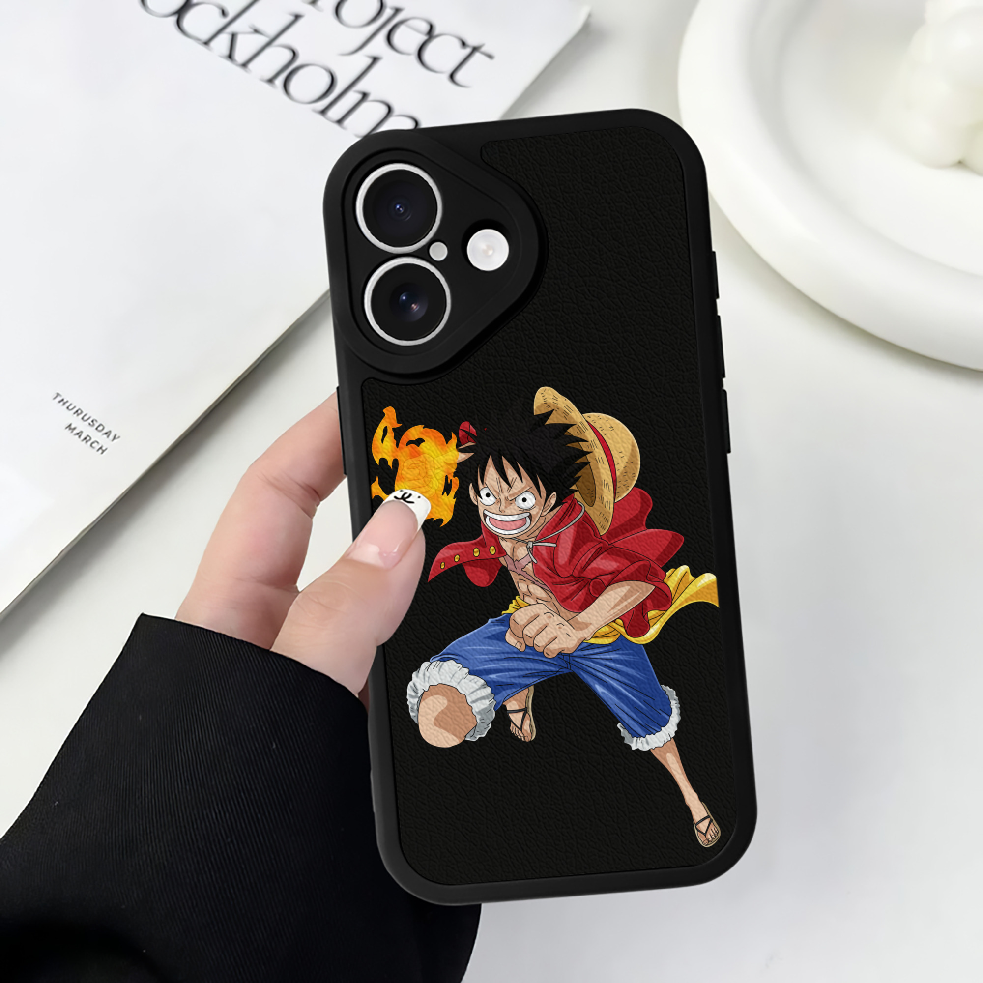 （画像用） ワンピース モンキー・D・ルフィ ONE PIECE Monkey D. Luffy 【iPhone 16シリーズ対応】シリコンスマホケース（レザー調） 材質：シリコン